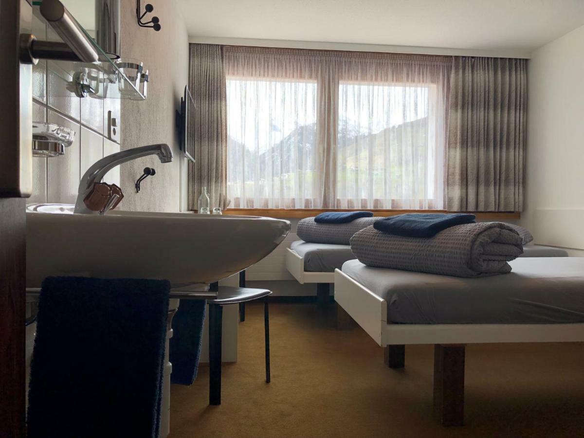Catrina Lodge Disentis Bagian luar foto